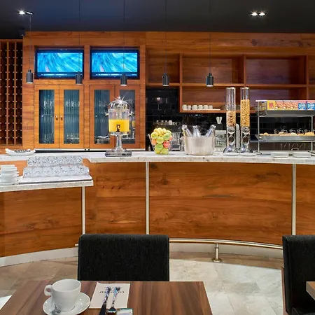 Courtyard By Marriott Mexico City Toreo