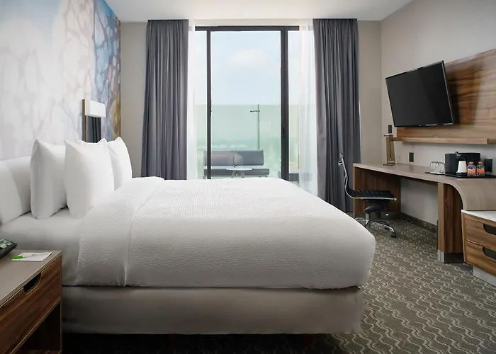 Courtyard By Marriott Toreo Hotel 4*