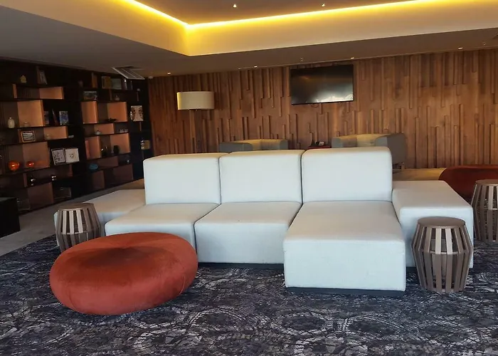 Courtyard By Marriott Toreo Hotel